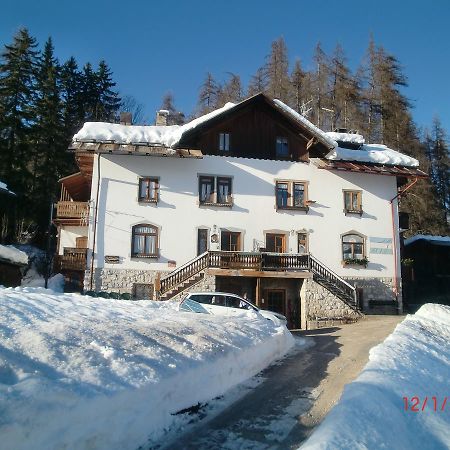 Menardi Sisto B&B Cortina dʼAmpezzo Exteriör bild